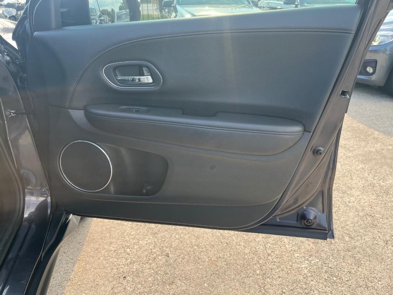 Honda HR-V Vehicle Full-screen Gallery Image 15