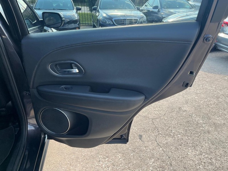 Honda HR-V Vehicle Full-screen Gallery Image 17