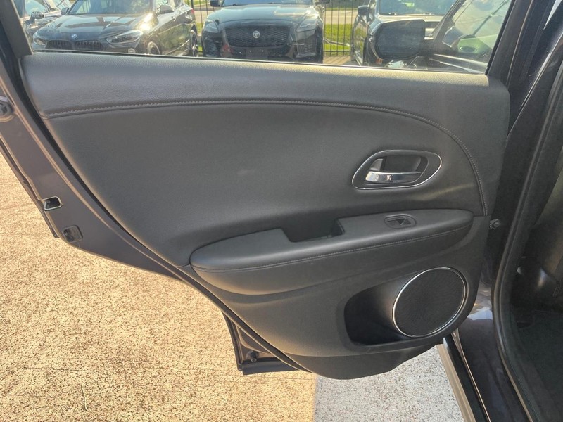 Honda HR-V Vehicle Full-screen Gallery Image 19