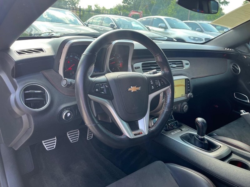 Chevrolet Camaro Vehicle Full-screen Gallery Image 10