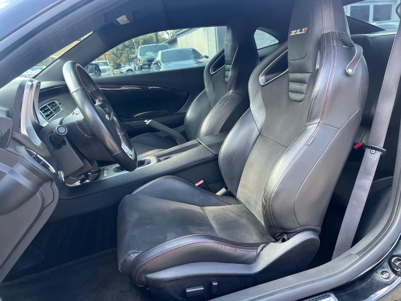 Chevrolet Camaro Vehicle Full-screen Gallery Image 11