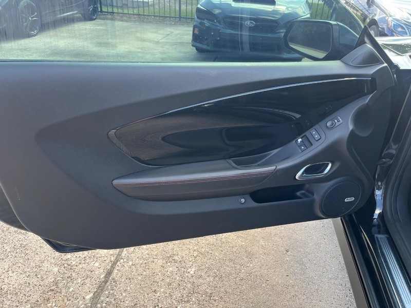 Chevrolet Camaro Vehicle Full-screen Gallery Image 12