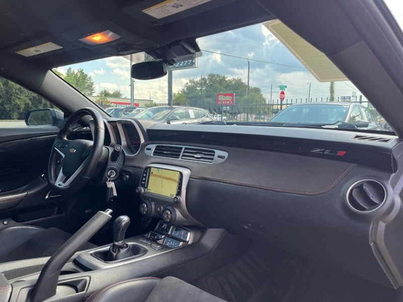 Chevrolet Camaro Vehicle Full-screen Gallery Image 13