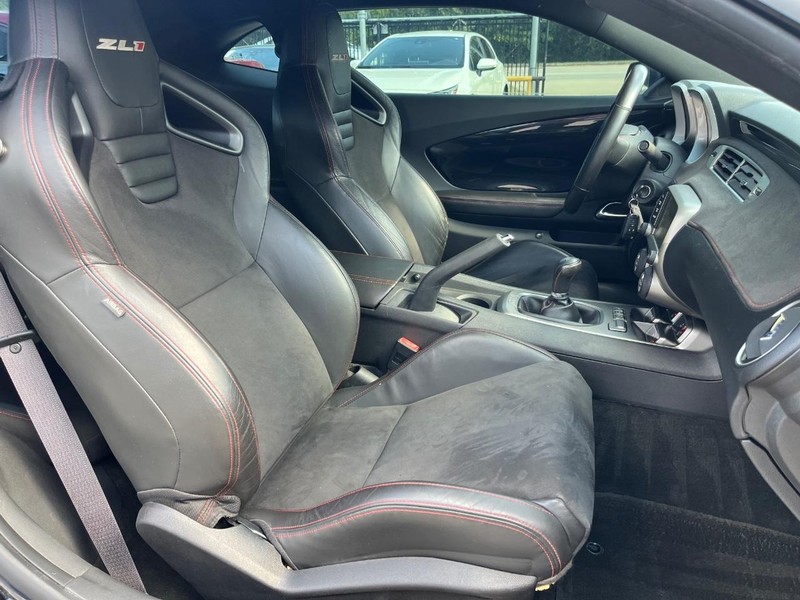 Chevrolet Camaro Vehicle Full-screen Gallery Image 14