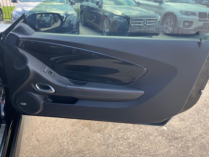 Chevrolet Camaro Vehicle Full-screen Gallery Image 15