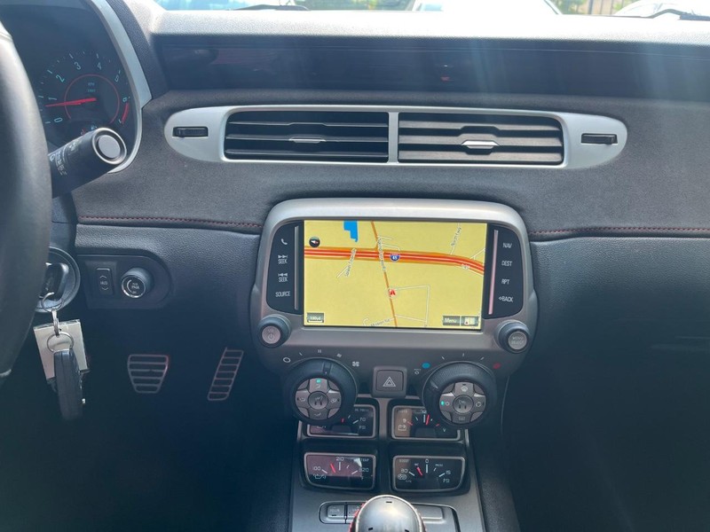 Chevrolet Camaro Vehicle Full-screen Gallery Image 19