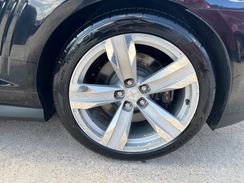 Chevrolet Camaro Vehicle Full-screen Gallery Image 25