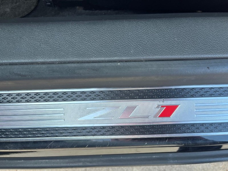 Chevrolet Camaro Vehicle Full-screen Gallery Image 26