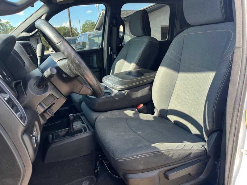 Ram 2500 Vehicle Full-screen Gallery Image 11