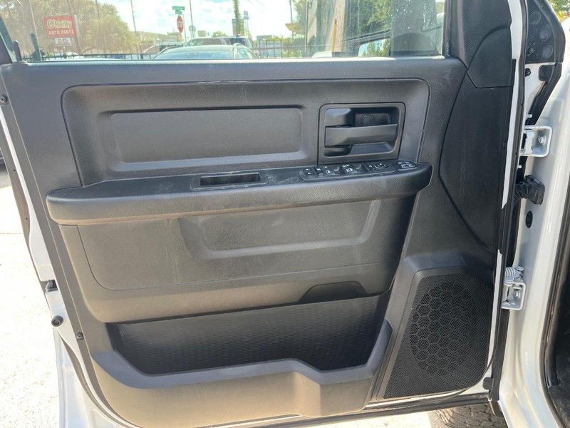 Ram 2500 Vehicle Full-screen Gallery Image 12