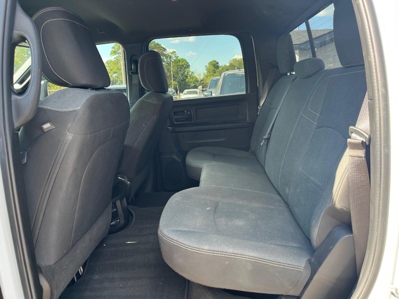 Ram 2500 Vehicle Full-screen Gallery Image 18