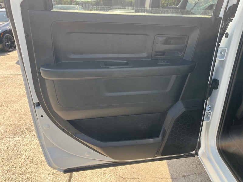 Ram 2500 Vehicle Full-screen Gallery Image 19