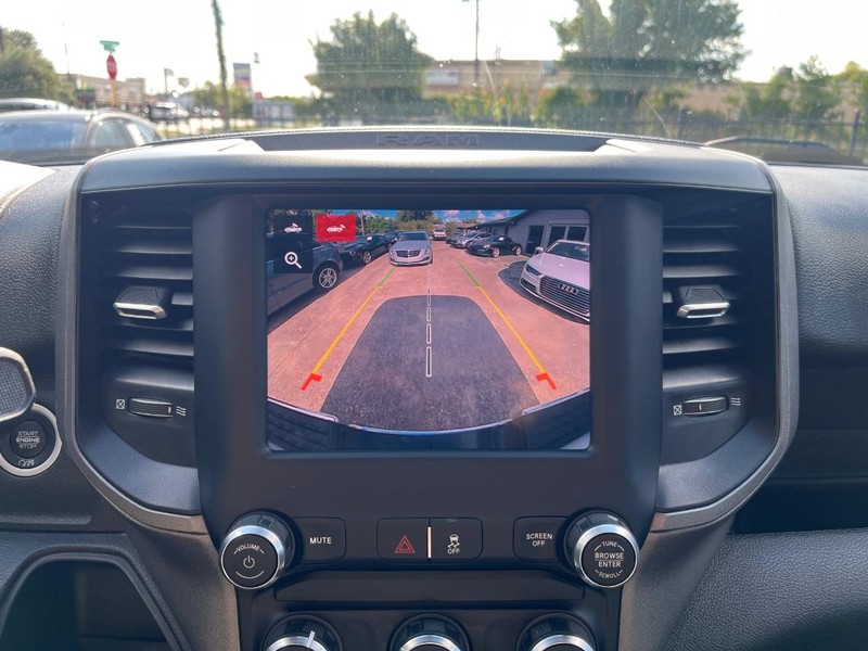 Ram 2500 Vehicle Full-screen Gallery Image 23