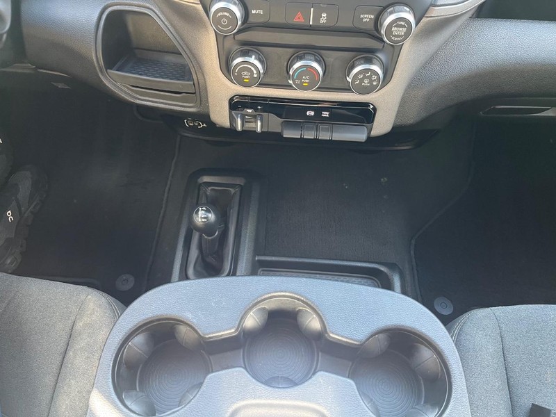 Ram 2500 Vehicle Full-screen Gallery Image 24