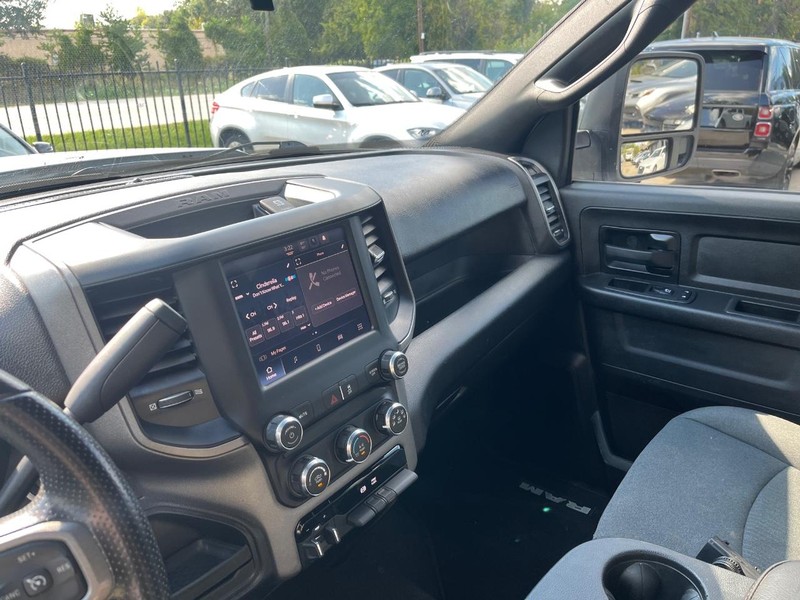 Ram 2500 Vehicle Full-screen Gallery Image 25