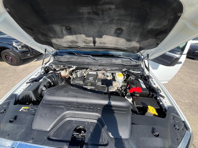 Ram 2500 Vehicle Full-screen Gallery Image 26