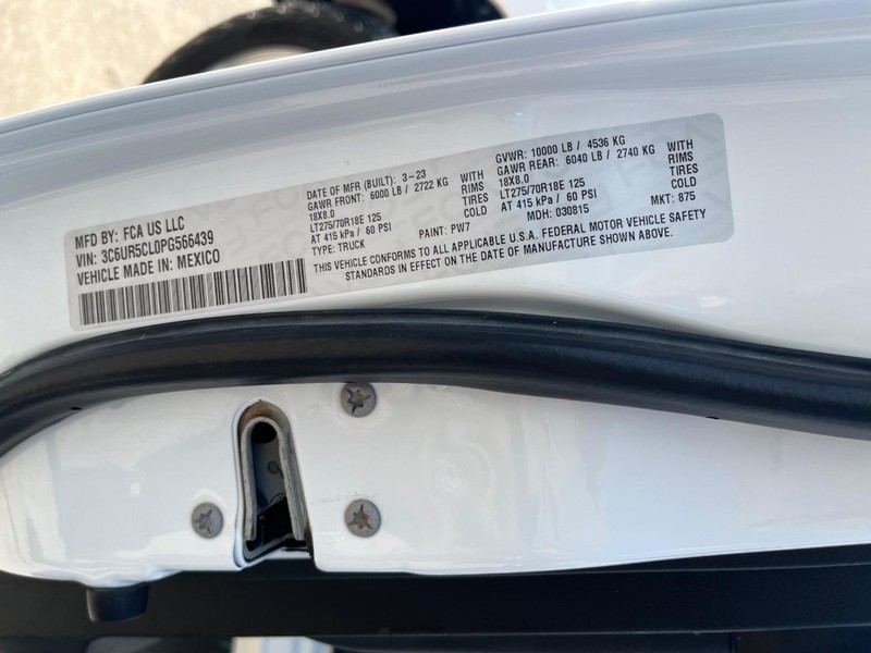 Ram 2500 Vehicle Full-screen Gallery Image 27