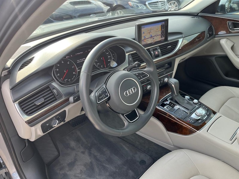 Audi A6 Vehicle Full-screen Gallery Image 10