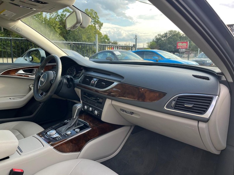 Audi A6 Vehicle Full-screen Gallery Image 13