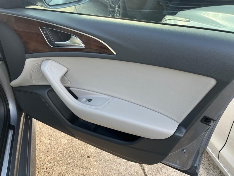 Audi A6 Vehicle Full-screen Gallery Image 15