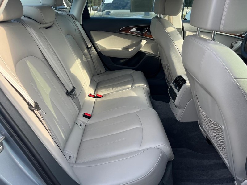 Audi A6 Vehicle Full-screen Gallery Image 16