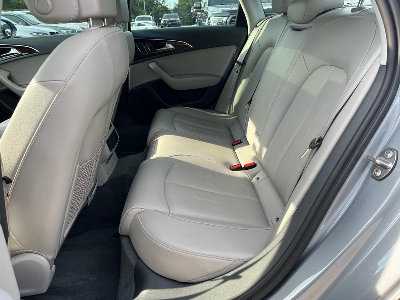 Audi A6 Vehicle Full-screen Gallery Image 18