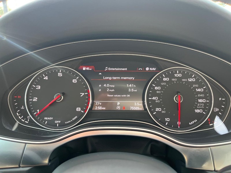 Audi A6 Vehicle Full-screen Gallery Image 21