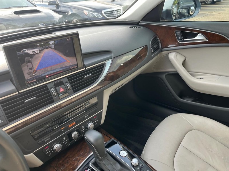 Audi A6 Vehicle Full-screen Gallery Image 22