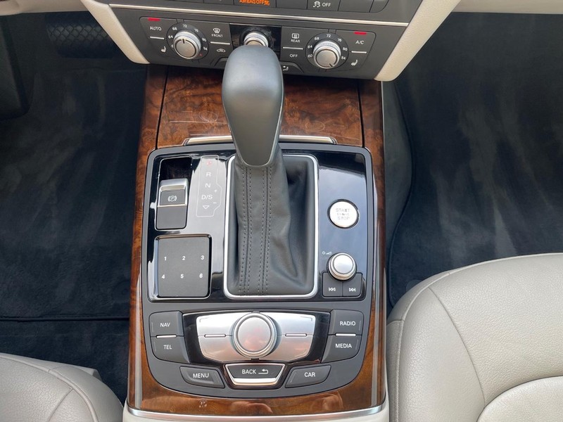 Audi A6 Vehicle Full-screen Gallery Image 26