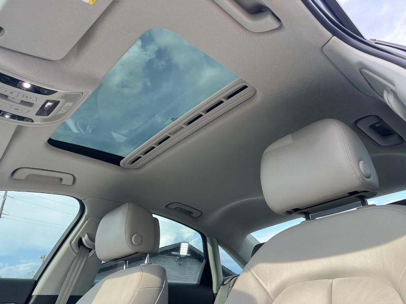 Audi A6 Vehicle Full-screen Gallery Image 27