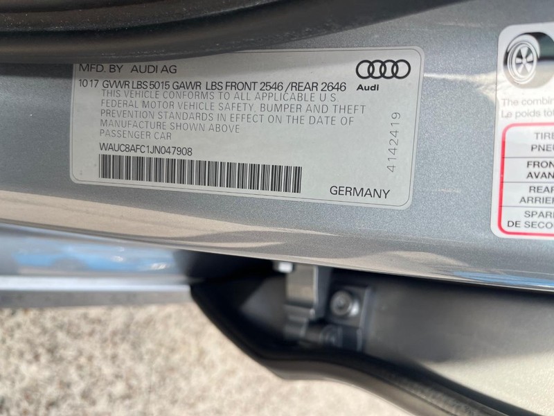 Audi A6 Vehicle Full-screen Gallery Image 30