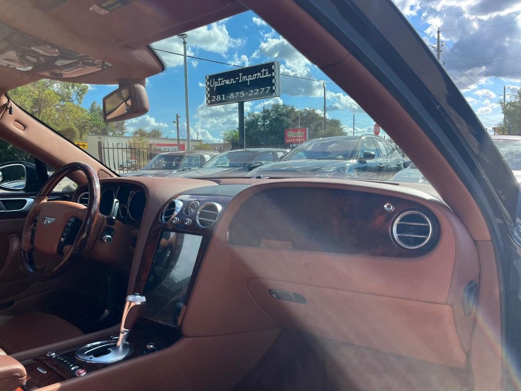 Bentley Continental Flying Spur Vehicle Full-screen Gallery Image 13