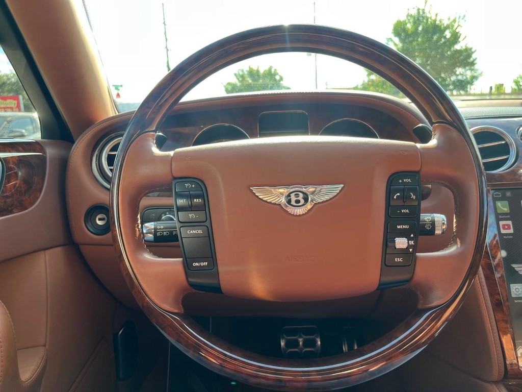 Bentley Continental Flying Spur Vehicle Full-screen Gallery Image 20