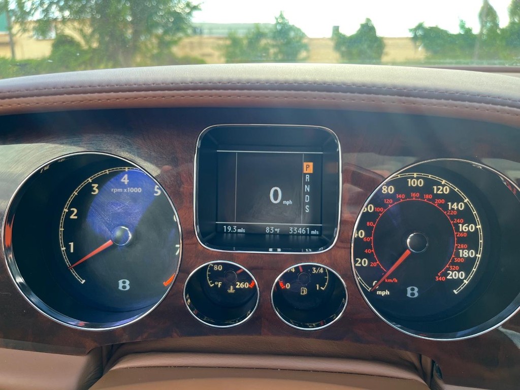 Bentley Continental Flying Spur Vehicle Full-screen Gallery Image 21