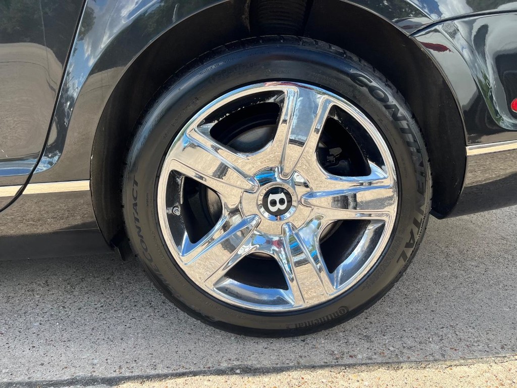 Bentley Continental Flying Spur Vehicle Full-screen Gallery Image 27