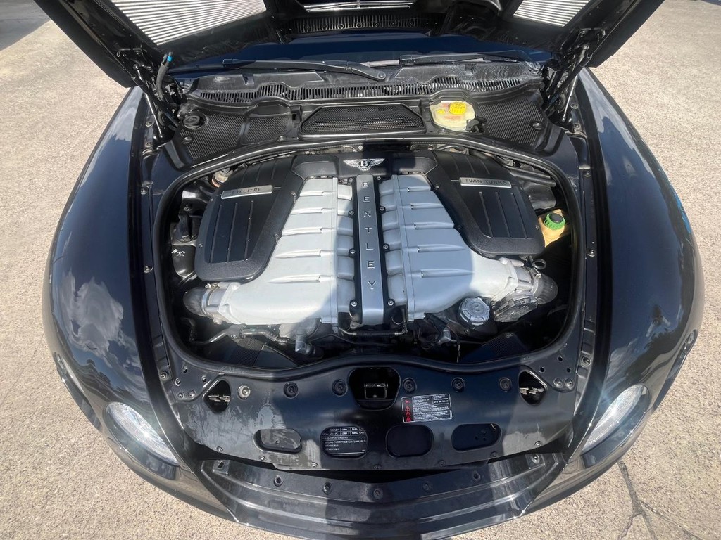 Bentley Continental Flying Spur Vehicle Full-screen Gallery Image 28