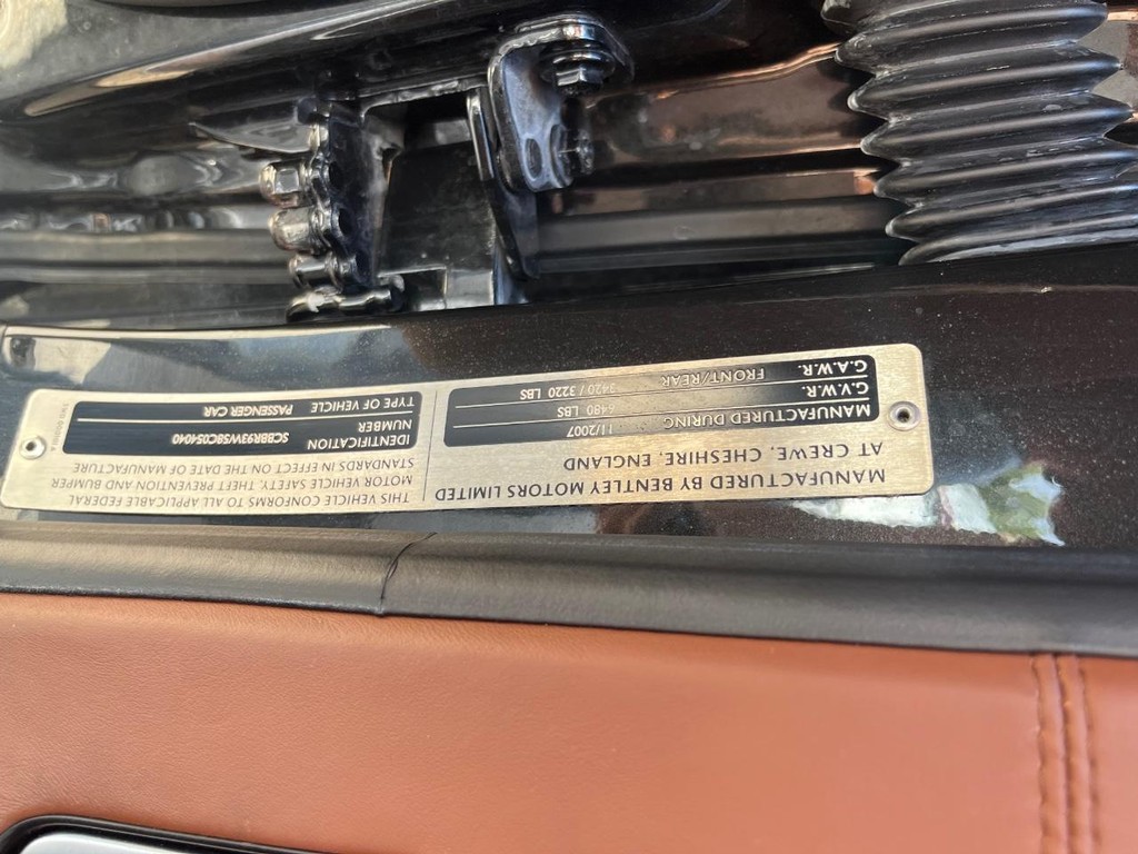 Bentley Continental Flying Spur Vehicle Full-screen Gallery Image 29