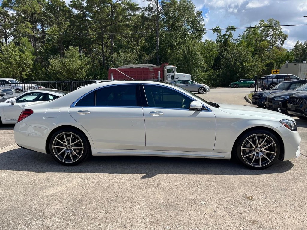 Mercedes-Benz S 560 Vehicle Full-screen Gallery Image 05