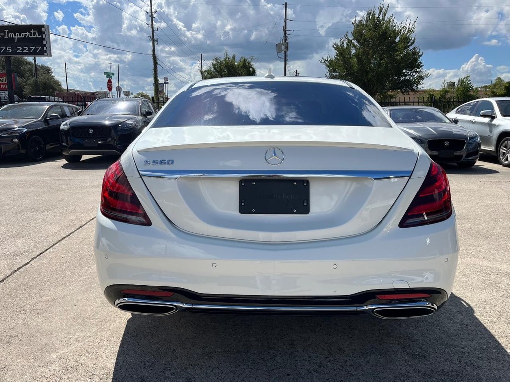 Mercedes-Benz S 560 Vehicle Full-screen Gallery Image 07