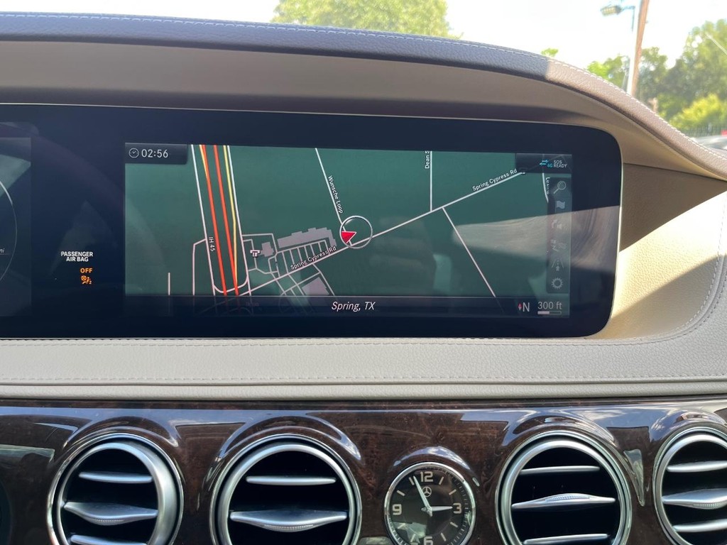 Mercedes-Benz S 560 Vehicle Full-screen Gallery Image 22