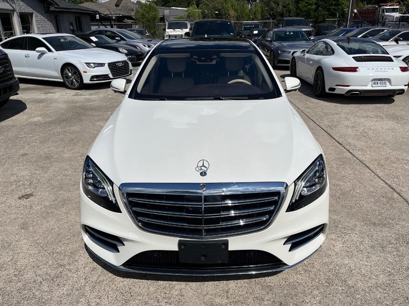 Mercedes-Benz S 560 Vehicle Full-screen Gallery Image 03