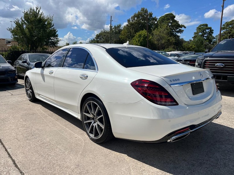 Mercedes-Benz S 560 Vehicle Full-screen Gallery Image 08