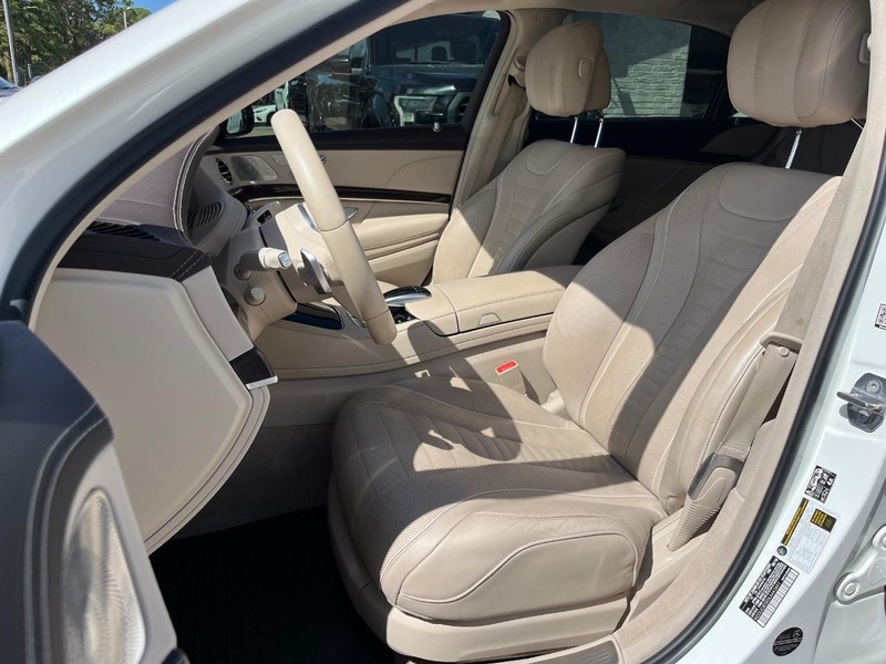 Mercedes-Benz S 560 Vehicle Full-screen Gallery Image 11