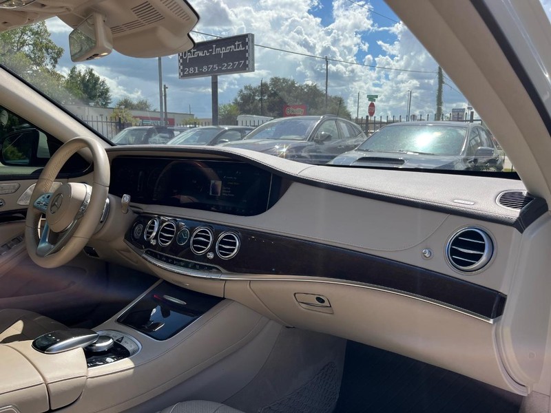 Mercedes-Benz S 560 Vehicle Full-screen Gallery Image 13