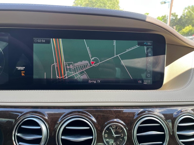 Mercedes-Benz S 560 Vehicle Full-screen Gallery Image 22