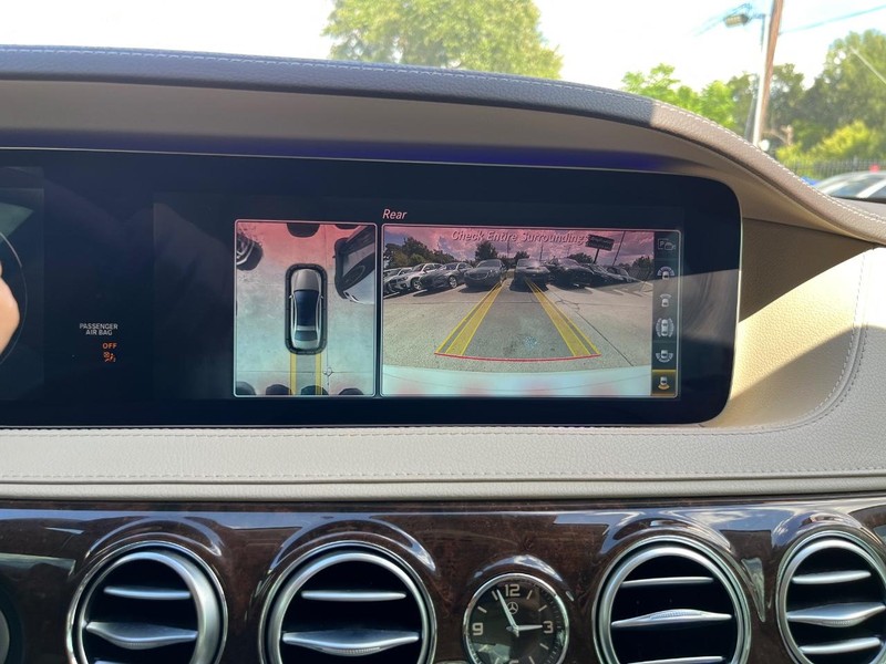 Mercedes-Benz S 560 Vehicle Full-screen Gallery Image 25