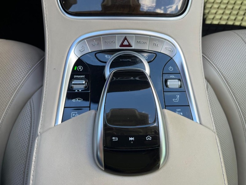 Mercedes-Benz S 560 Vehicle Full-screen Gallery Image 27