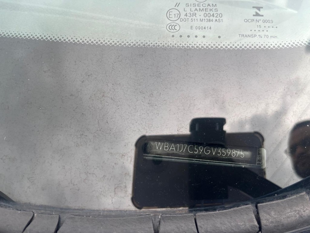 BMW M235i xDrive Vehicle Full-screen Gallery Image 27