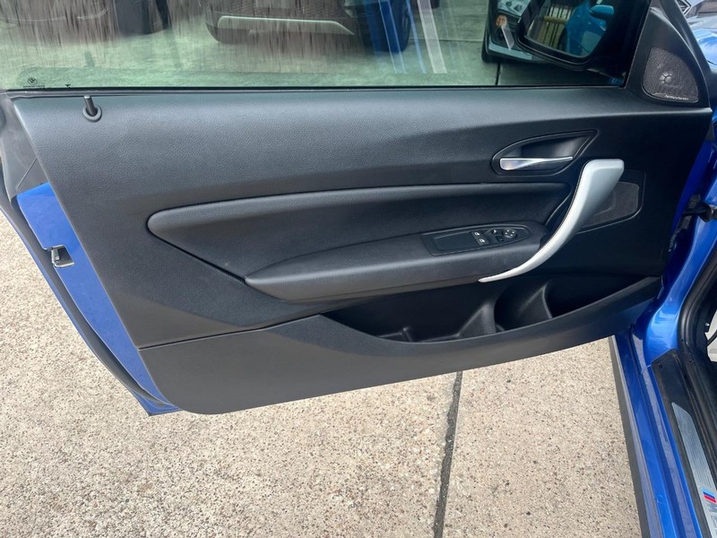 BMW M235i xDrive Vehicle Full-screen Gallery Image 13