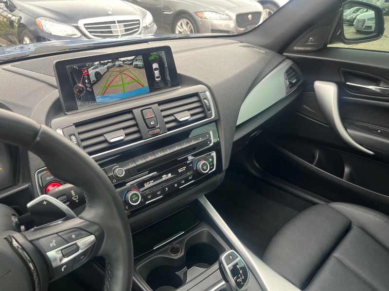 BMW M235i xDrive Vehicle Full-screen Gallery Image 25